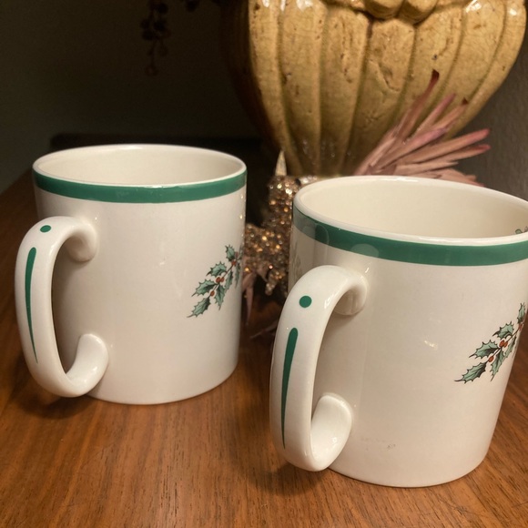 🎄SPODE “CHRISTMAS TREE” MUGS set of Two!
Excellent condition no chips! - Picture 2 of 6
